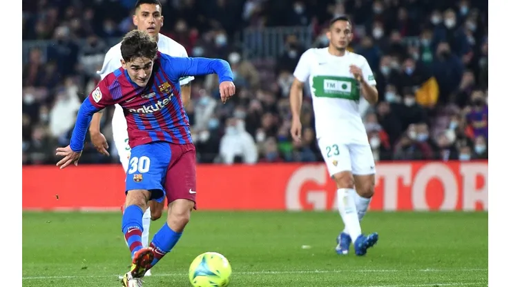 Enzo Roco sufrió los embates de los talentosos juveniles del Barcelona.