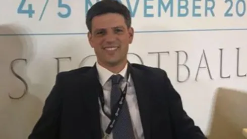 El profesional de la UC es fanático del balompié femenil.