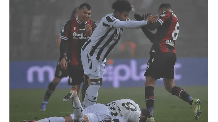 Gary Medel jugó todo el partido en Bologna