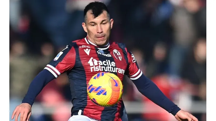 Bologna piensa en renovar contrato a Gary Medel.
