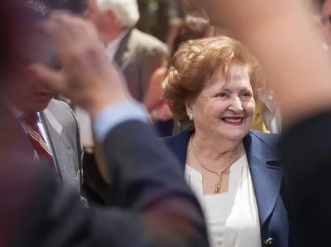 Sigue EN VIVO las reacciones en Plaza Italia tras el fallecimiento de la viuda de Pinochet