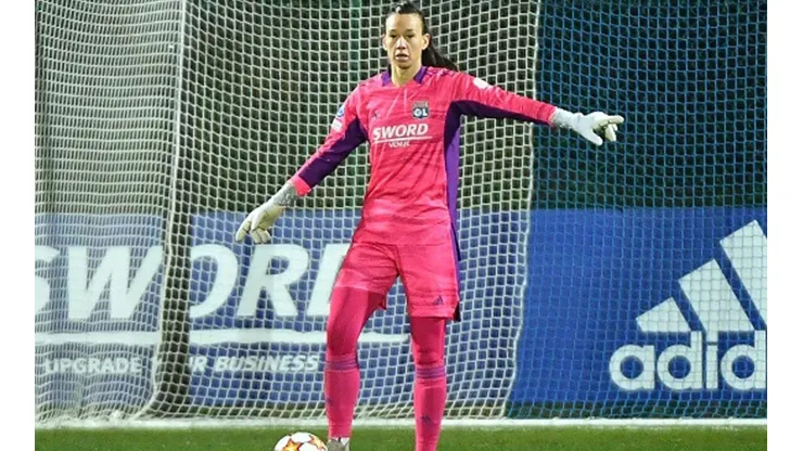 Christiane Endler en la victoria del Lyon contra Häcken en Champions League.