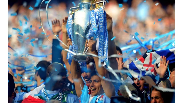 Sergio Agüero le dio el primer título de Premier League al Manchester City con un increíble gol en el último minuto en el Etihad Stadium.