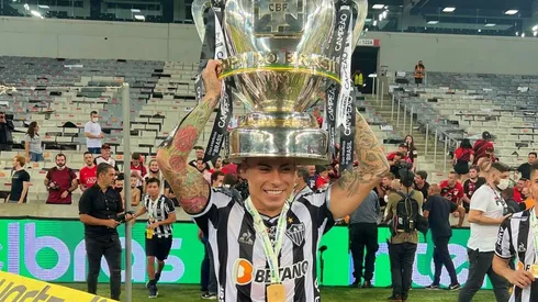 Eduardo Vargas levantó la tercera copa de un año 2021 de ensueño para Atlético Mineiro