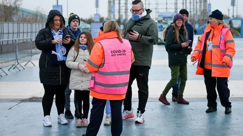 A pesar de tener estrictas medidas sanitarias, el coronavirus azotó fuertemente a la Premier League sumando su mayor cantidad de contagiados desde el inicio de la pandemia.