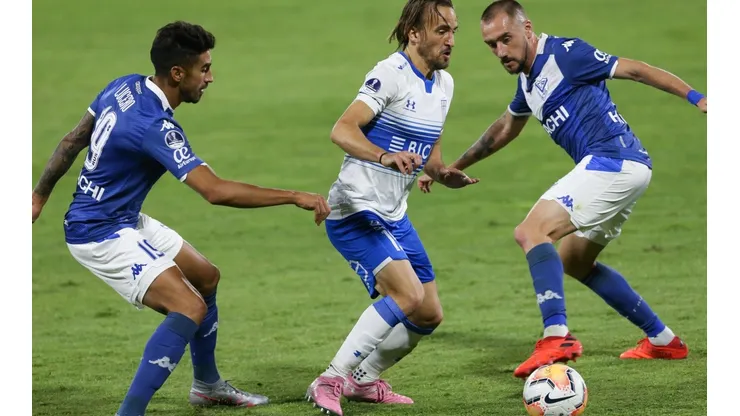 Lucero (a la izquierda) fue el verdugo de la UC en Copa Sudamericana