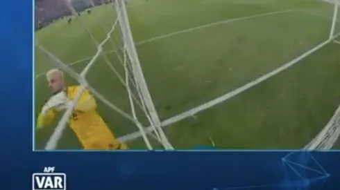 Tras recibir el aviso del VAR, Eber Aquino determinó expulsar al arquero de Cerro Porteño antes de iniciar la final de la Supercopa de Paraguay ante Olimpia.