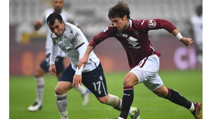 Gary Medel fue titular en la derrota de Bologna frente a la Fiorentina.