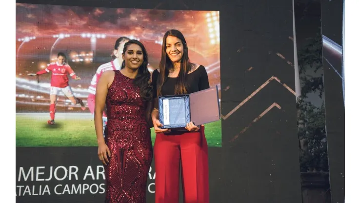 Natalia Campos fue elegida como la Mejor Arquera Budweiser en la gran Gala del Fútbol Femenino, premios Contragolpe, entregados hace unos días.