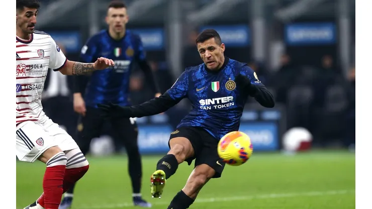 Alexis empalma la volea para el 2-0 parcial del Inter