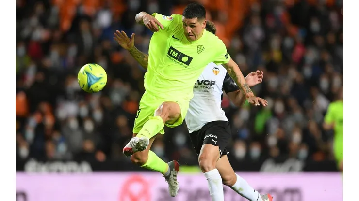 Enzo Roco estuvo todo el partido ante el Valencia