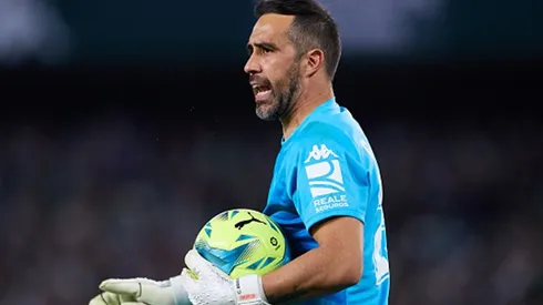 Claudio Bravo sigue trabajando para volver a ser opción en el Betis