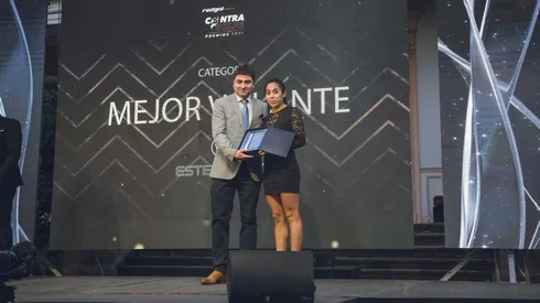 Yessenia López es la Mejor Volante de la temporada en la Gala del Fútbol Chileno, presentada por Estelar Bet.