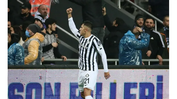César Pinares se mandó brutal golazo de media distancia para abrir el marcador de su equipo Altay en la Superliga Turca