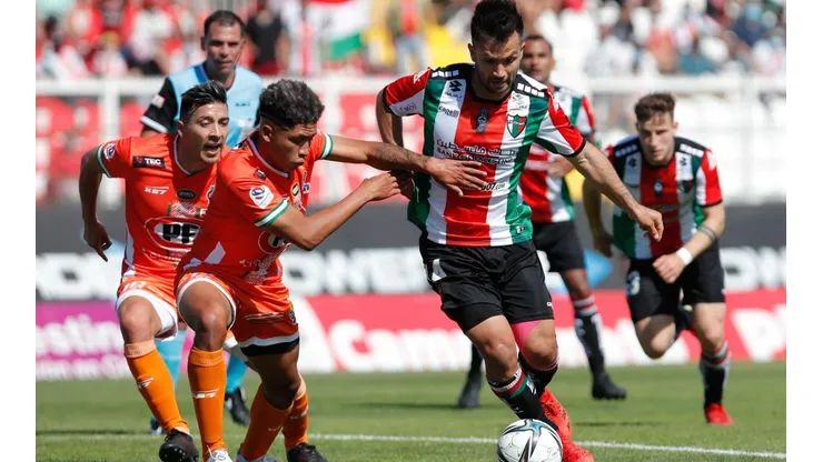Carlos Villanueva se mantendrá con Palestino hasta 2022.