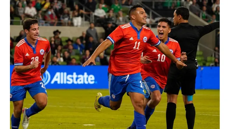 Iván Morales anotó su primer gol con La Roja adulta frente a México.
