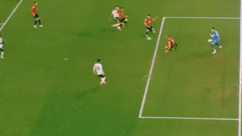 Steve Cook le negó espectacularmente dos goles al Fulham.