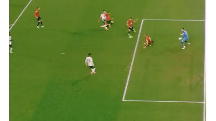 Steve Cook le negó espectacularmente dos goles al Fulham.
