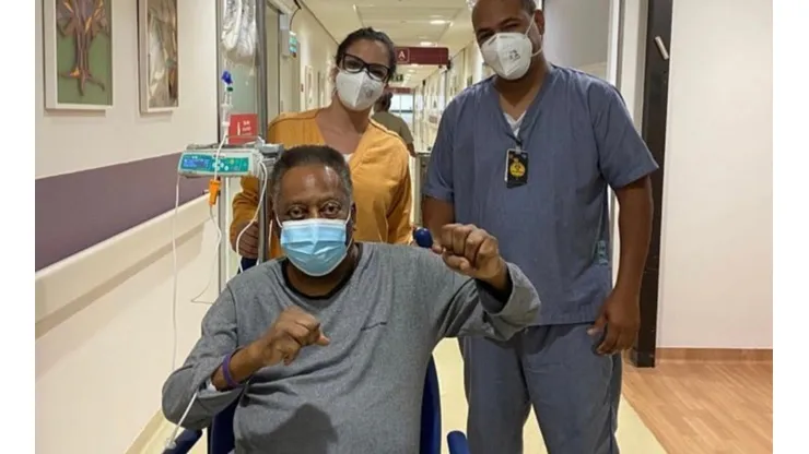 O Rei nuevamente tuvo que ser ingresado a un centro médico en Brasil para tratarse un rebelde tumor en el colon detectado hace unos meses.