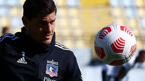 El defensa sueco de padre chileno compartió un sentido mensaje con sabor a despedida tras terminar la temporada con Colo Colo.