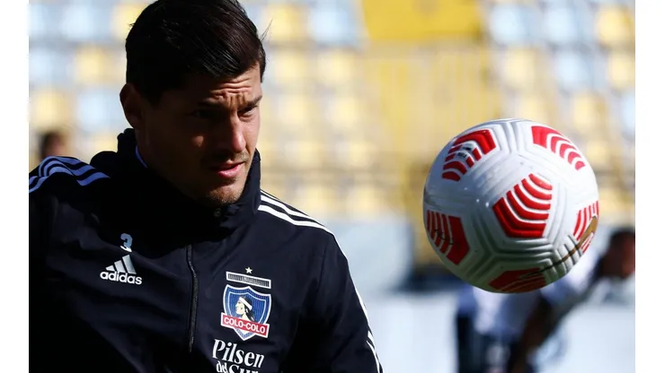 El defensa sueco de padre chileno compartió un sentido mensaje con sabor a despedida tras terminar la temporada con Colo Colo.