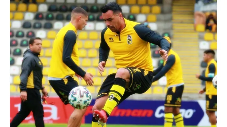 Esteban Paredes espera volver al más alto nivel en el último año de su carrera profesional