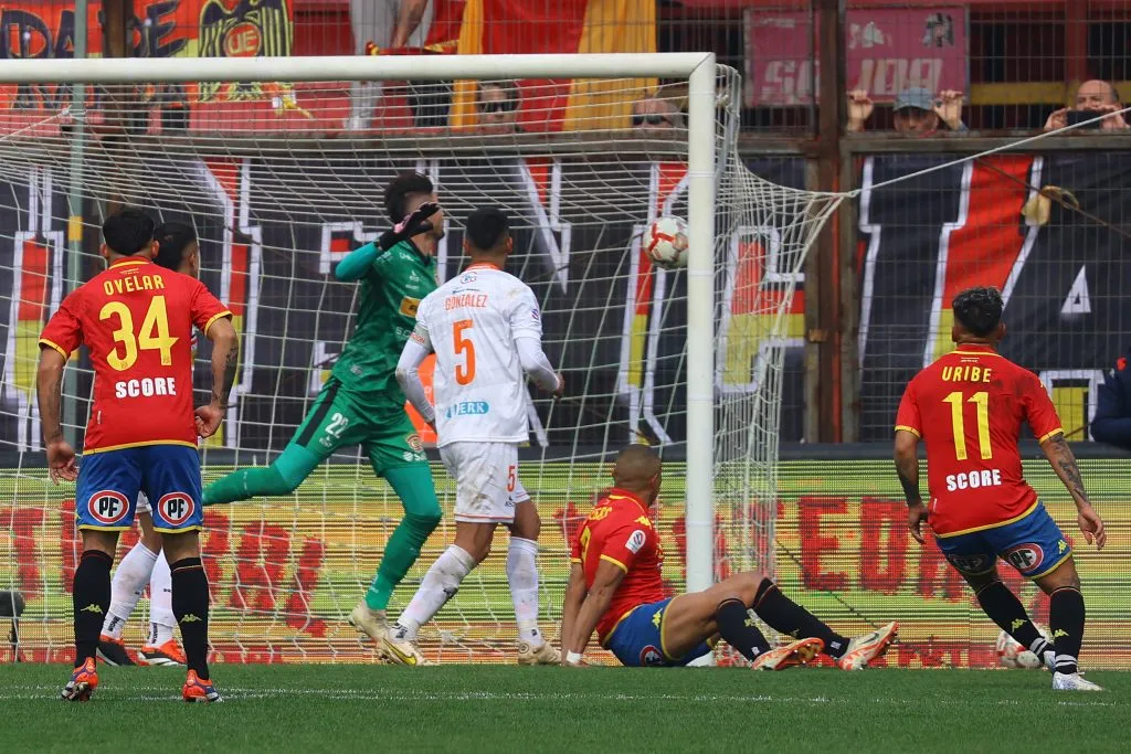 Ahí entró la pelota de Leandro Benegas. (Marcelo Hernandez/Photosport).