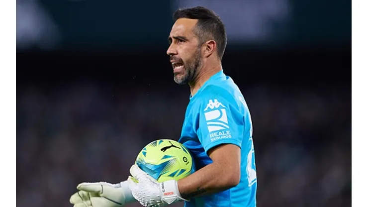 Claudio Bravo complica su titularidad en el Betis