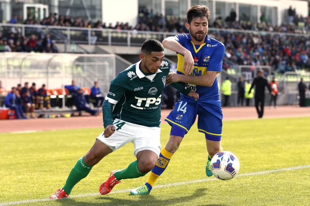 Jorge Gálvez en acción por Everton. (Andrés Piña/Photosport).
