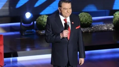 Don Francisco conduce Las Caras de La Moneda.