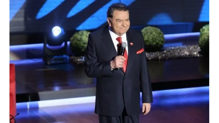 Don Francisco conduce Las Caras de La Moneda.
