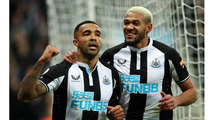 Newcastle pretende fichar a seis jugadores de emergencia para no descender