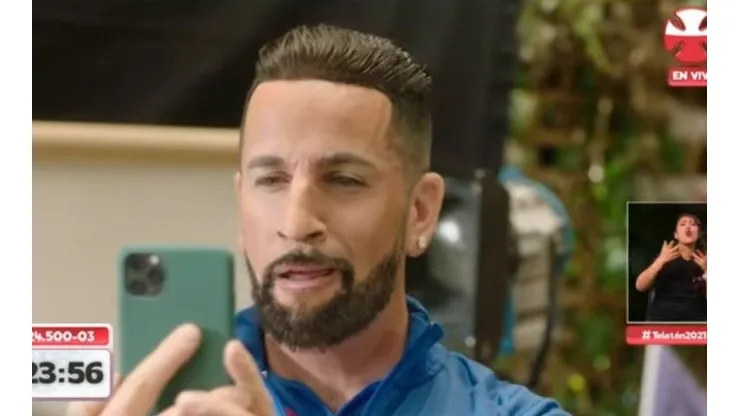 Mauricio Isla reacciona a imitación de Stefan Kramer en Teletón Chile