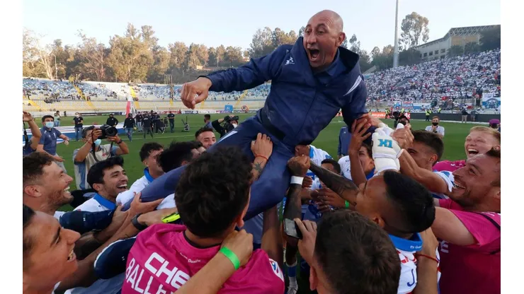 El DT cruzado celebró el título fiel a su estilo.