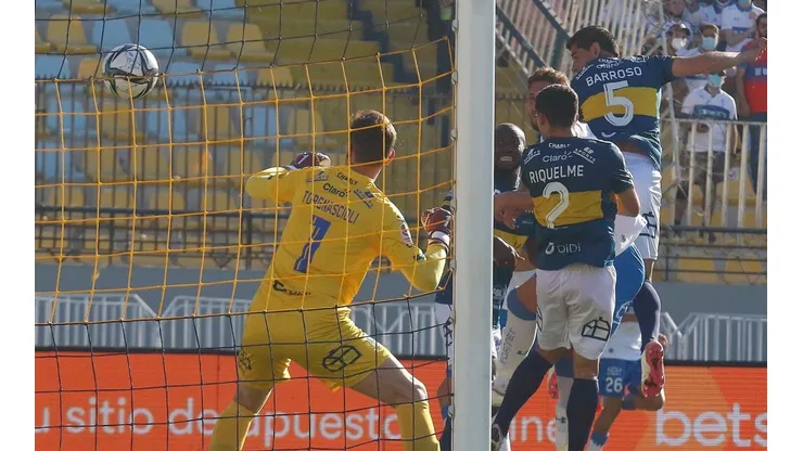 Barroso metió el balón en puerta propia a los 37'.