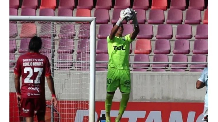 Joven portero de Santiago Wanderers arremete contra dirigencia y respalda a jugadores