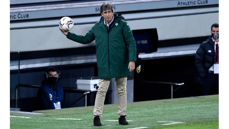 El equipo que dirige el técnico chileno Manuel Pellegrini se defendió tras una dura acusación que les hizo la UEFA junto con una sanción en dinero.