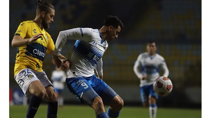 Cientos de hinchas llegaron hasta el sector de Reñaca para dar el último apoyo a Universidad Católica por el tetracampeonato