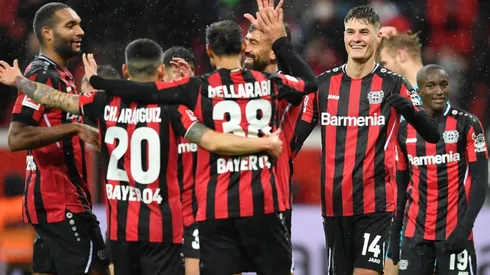 Charles Aránguiz y el Leverkusen festejan la goleada por 7-1 ante el colista Greuther Fürth.