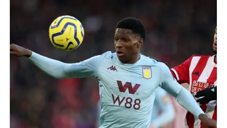 El defensor del Aston Villa Kortney Hause vio desde la banca la derrota de su equipo ante Manchester City y antes protagonizó un increíble accidente de tránsito.