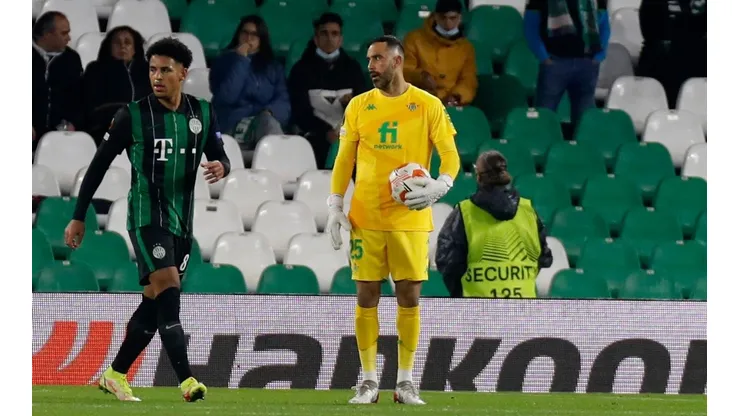 Claudio Bravo sigue recuperándose de su lesión en el Betis