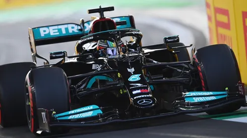 Lewis Hamilton es segundo con 343,5 puntos. Max Verstappen suma 351,5.