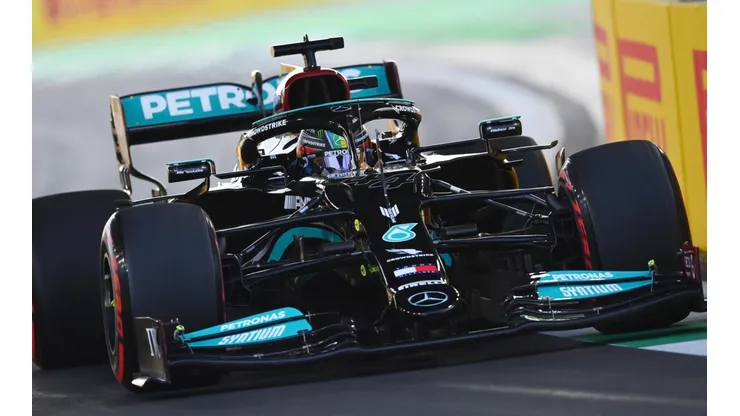Lewis Hamilton es segundo con 343,5 puntos. Max Verstappen suma 351,5.