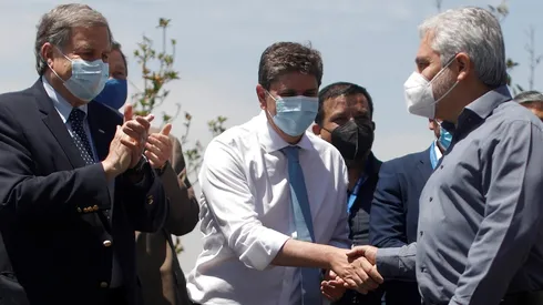 Autoridades firman acuerdo con la Mesa del Sector Público