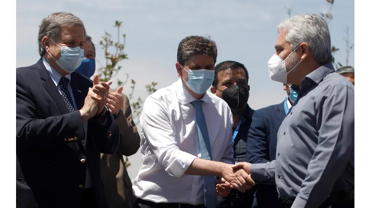 Autoridades firman acuerdo con la Mesa del Sector Público