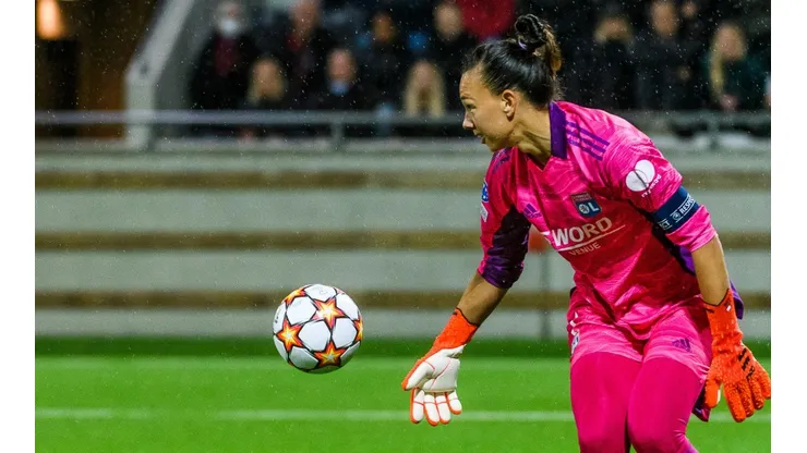 La portera chilena entregará un premio con su nombre en la primera gala del fútbol femenino en Chile.
