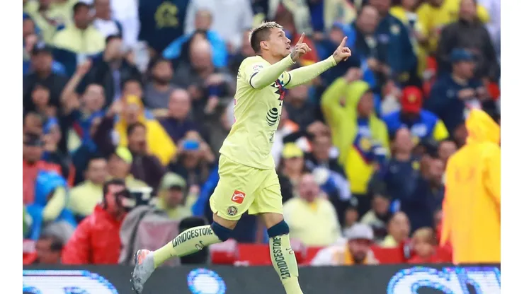 Nicolás Castillo con la camiseta del América de México