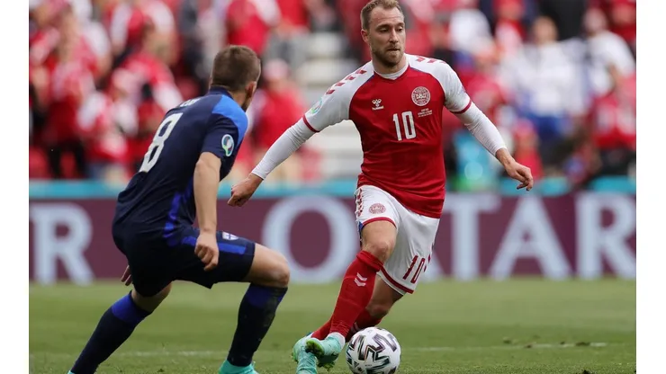El moediocampista danés sufrió un paro cardíaco defendiendo a su selección en la Euro 2020 y casi seis meses más tarde regresó con una suave jornada de entrenamiento privado.