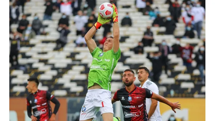 Nacho González jugando contra Colo Colo
