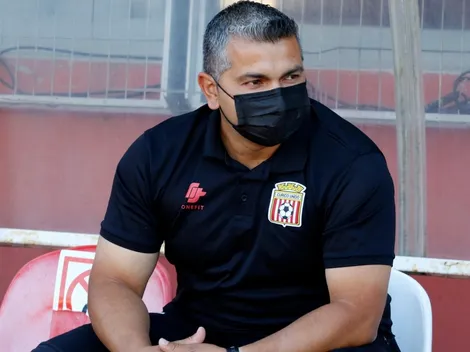 Denuncian que hinchas llegaron a amedrentar al técnico de Curicó